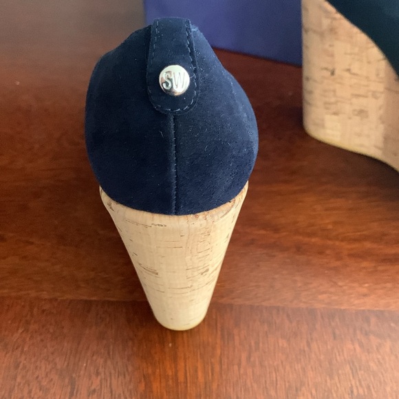 Authentic women’s Stewart Weitzman wedge size 8M only worn once in navy - Picture 7 of 16